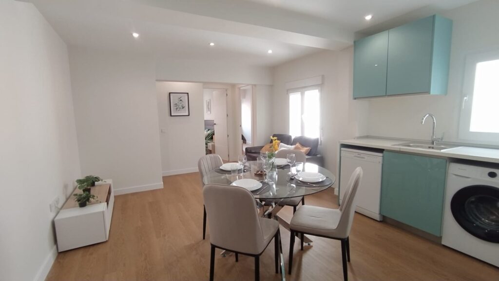 Salon/comedor reformado por J.J. Arroyo